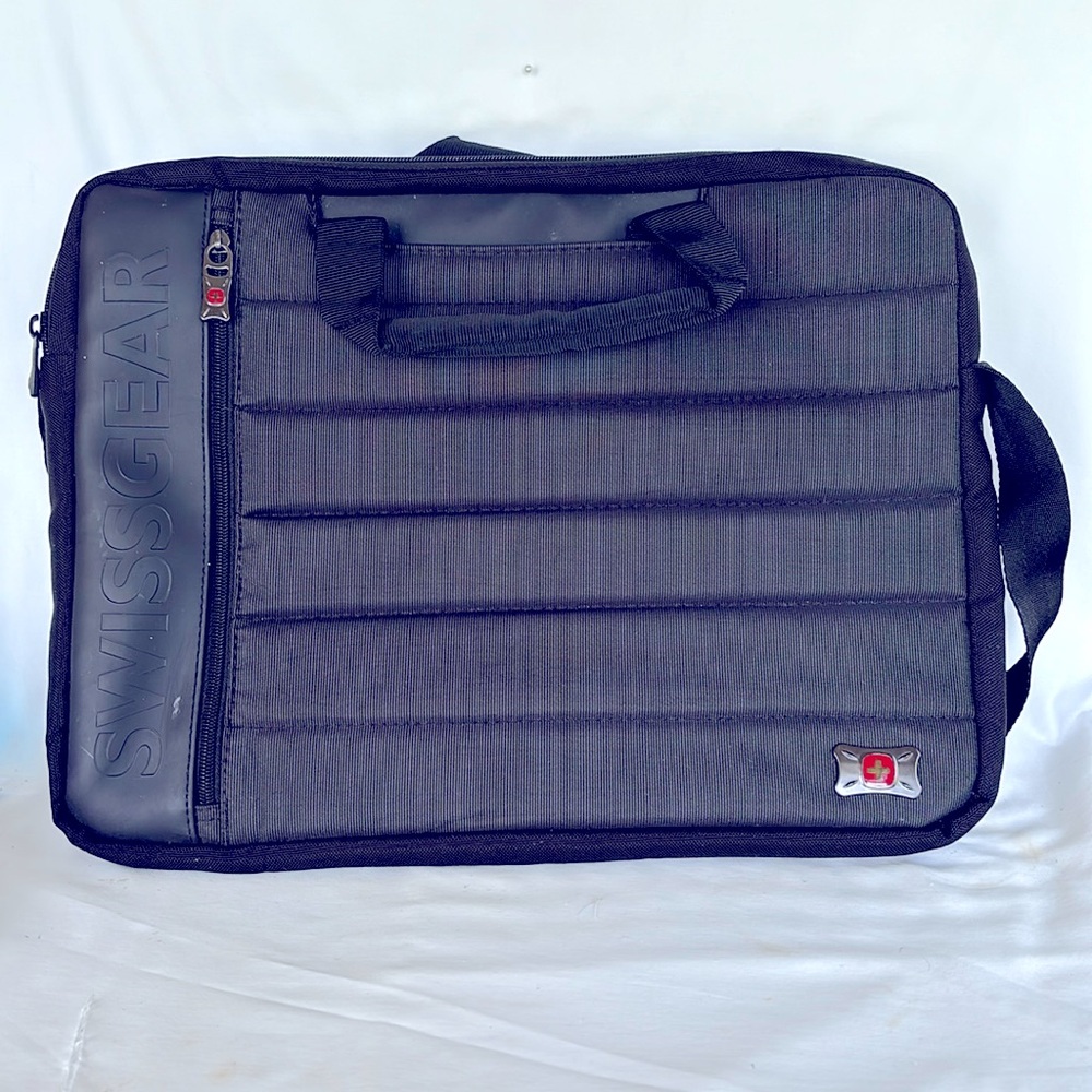 NWOT SWISSGEAR Anthem 17" X 13” Laptop Slimcase Bag - Black/Gray-